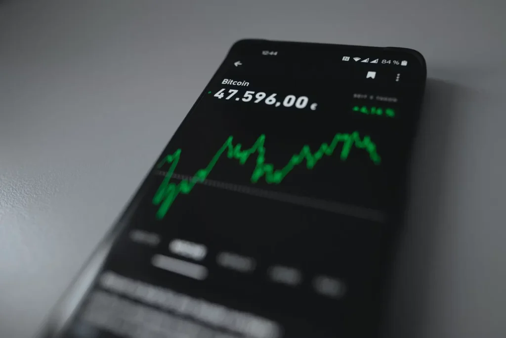 
Roundups y Microsaving 2026: Trade Republic, Revolut y Plum Comparados con Datos Reales